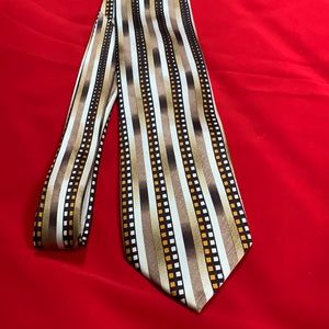 Hermoso NY silk tie.